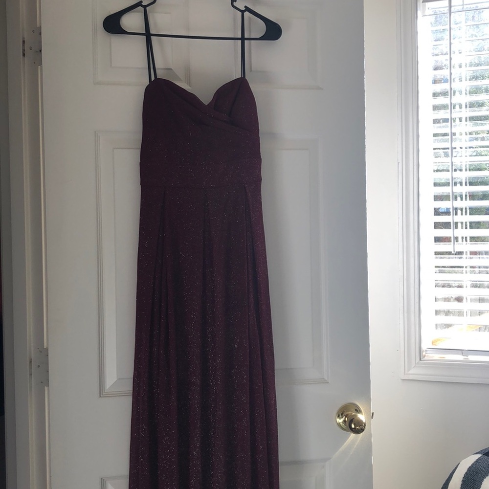 STRAPLESS SPARKLE MAROON DRESS